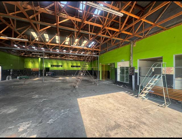 1,300M² WAREHOUSE TO LET IN HERMANSTAD
